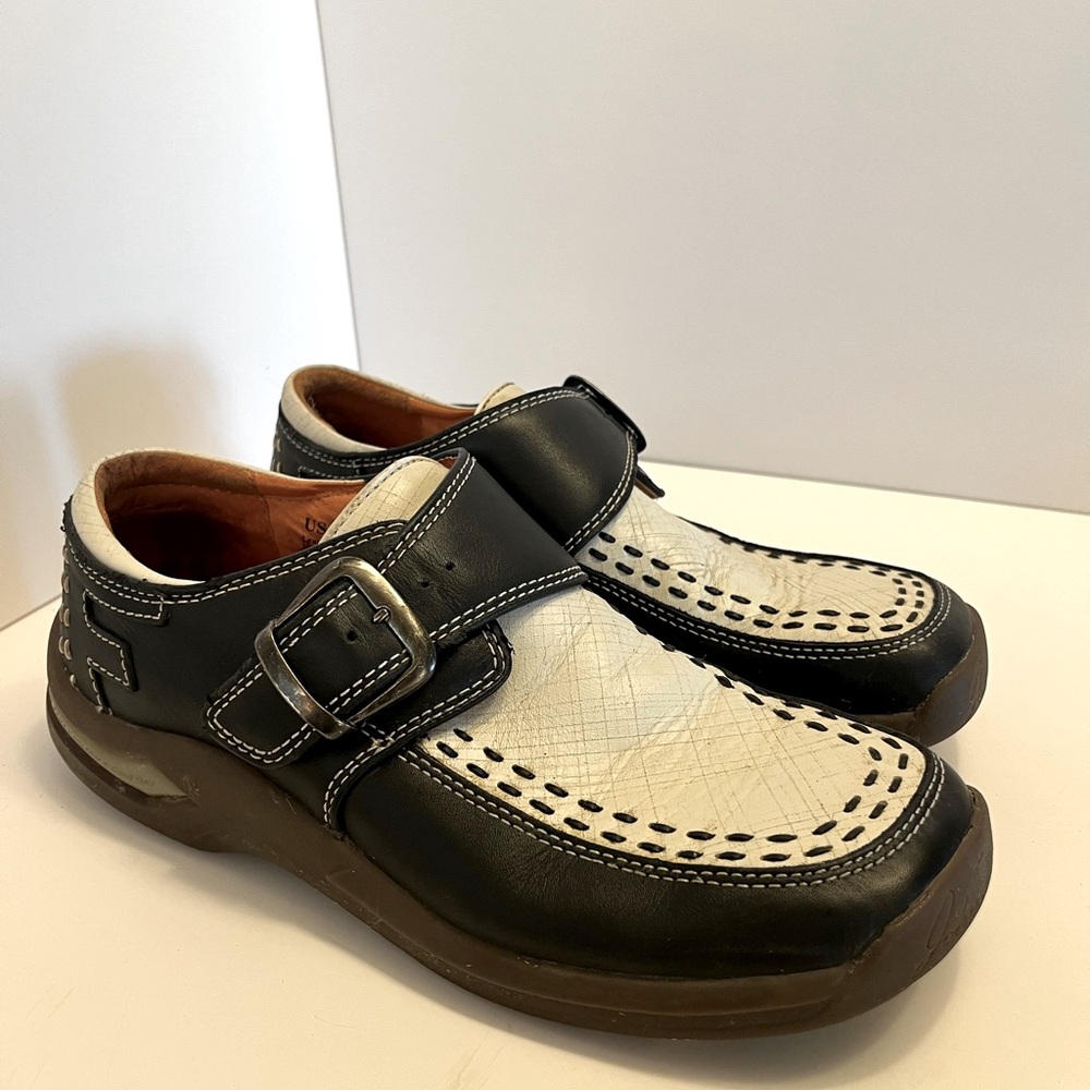John Fluevog travel lite scratch Black and White M10